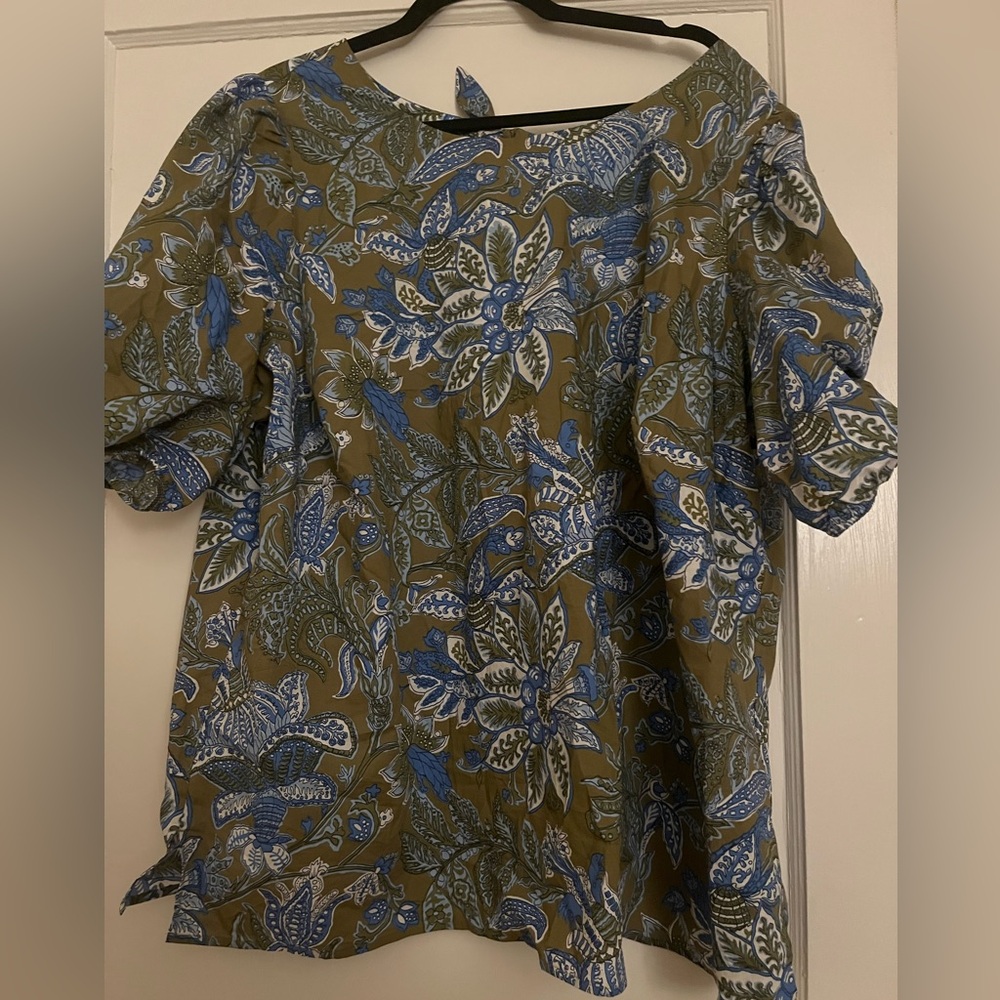 Tablets short puff sleeve cotton top